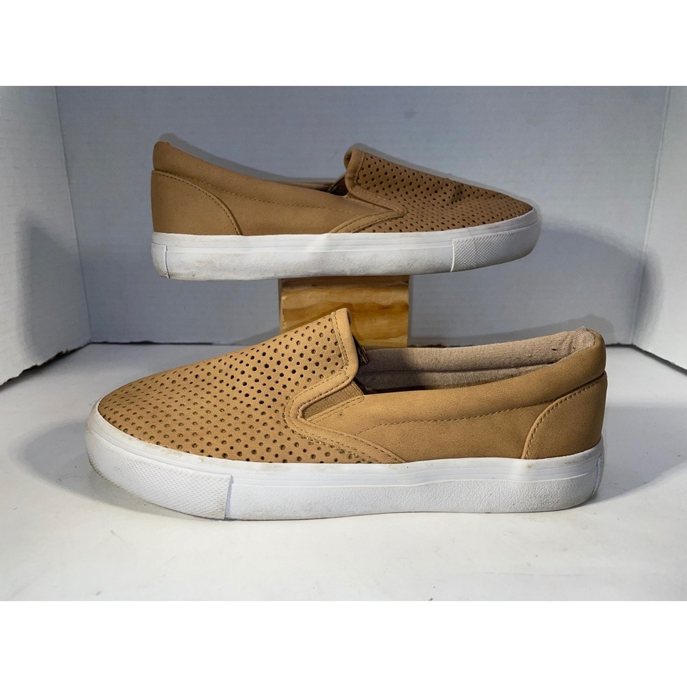 SODA‎ Womens Size 5.5 Slip On Sneakers Tan Casual Comfort Shoes